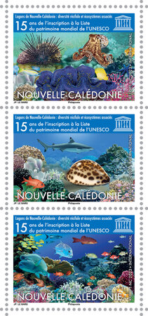 Triptyque de 3 timbres de Nouvelle Calédonie - Lagons de Nouvelle-Calédonie : diversité récifale et écosystèmes associés, 15 ans de l'inscription à la Liste du patrimoine mondial de l'UNESCO